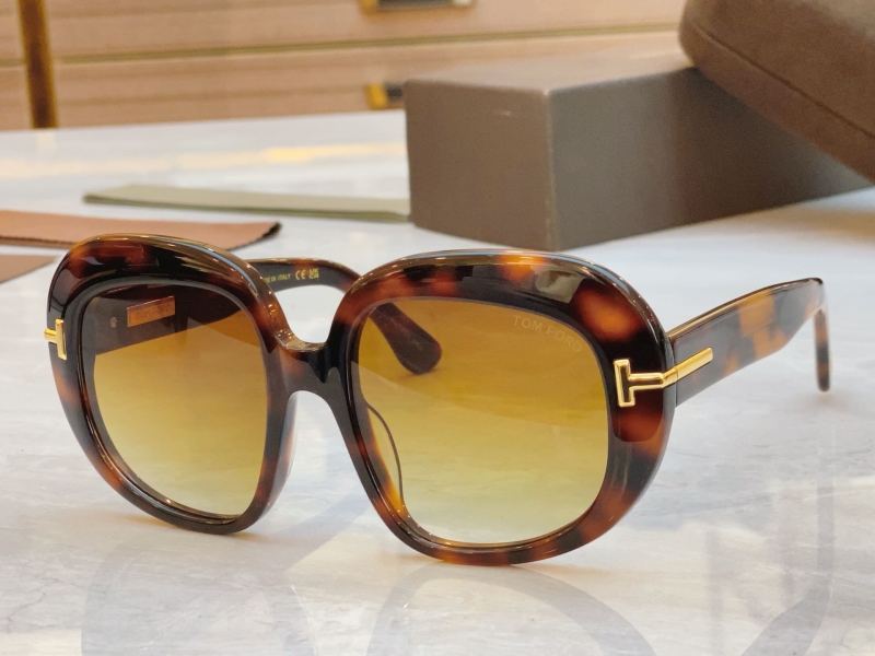 TOM FORD